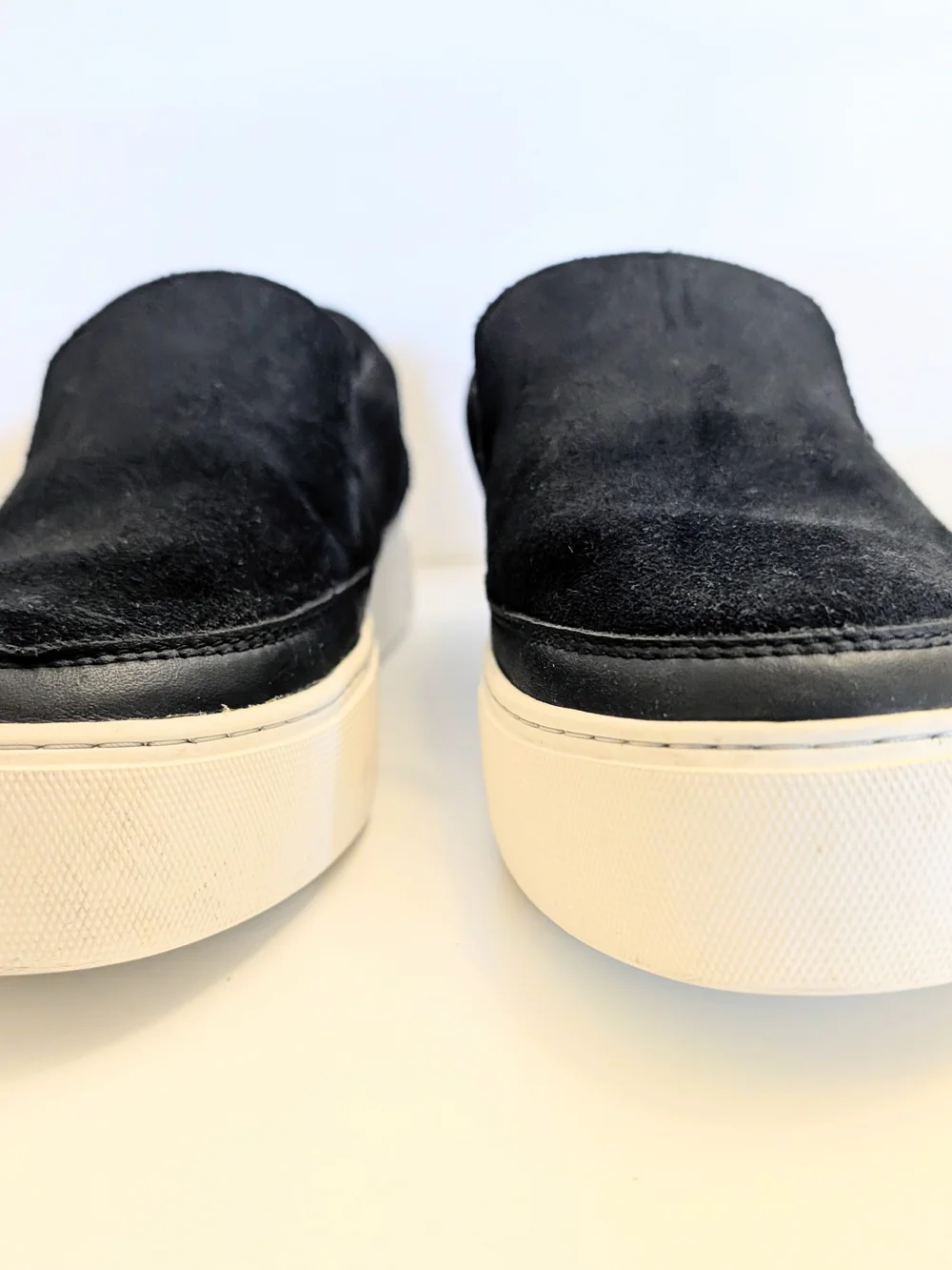 UGG Zilo Slip on Suede Sneakers Black Unisex Size Mens 8.5, W 10